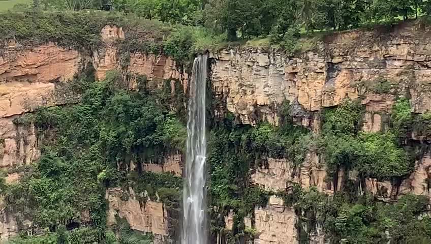 ‘Volvieron’ las cascadas en el Salto del Duende en la Mesa de Los Santos