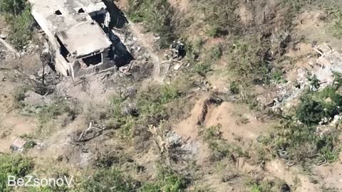 Russian & Allied Artillery Continues To Hammering Ukrainian Positions In The Settlement Of Marinka