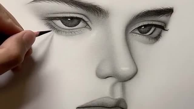 Master artist shows how to draw a face