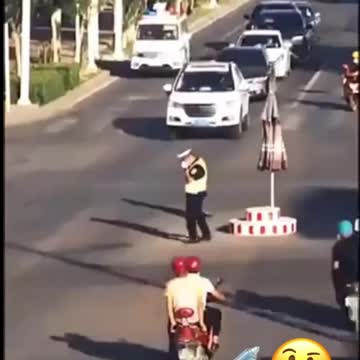 🇨🇳 More Footage Of People Having Seizures & Dropping Dead In China 💉🤔