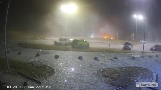 HUGE EXPLOSION IN KYIV Probably missile strike on shopping center.