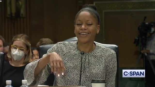 Crazy Dem witness says Men can get pregnant, cracks when confronted with reality