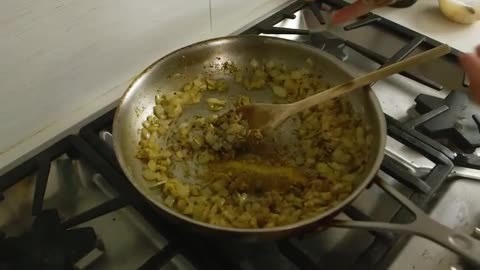 Remove the innards of the chicken from the tail