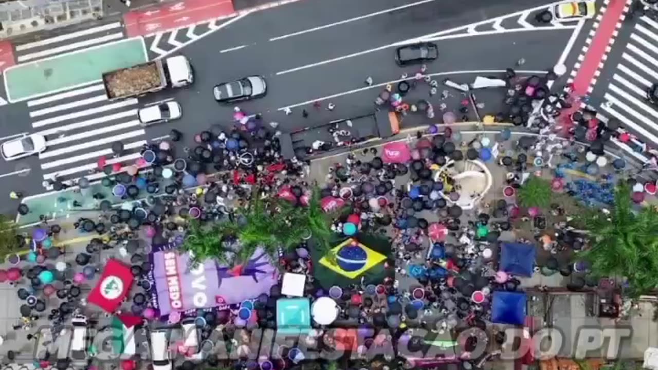 Mega manifestação do PT e da Globo em São Paulo, segundo a Globo, quase 5 milhões de manifestantes.