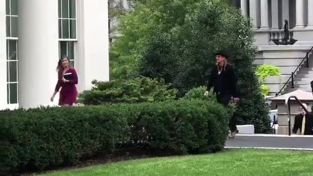 Kid Rock's epic answer to reporter's shouted question at White House