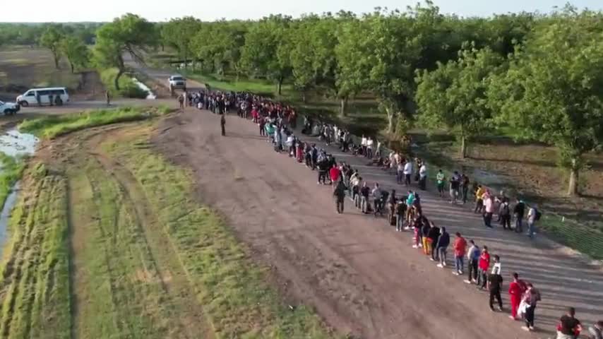 Hundreds Of Illegal Single Adult Men Cross Into Texas!!
