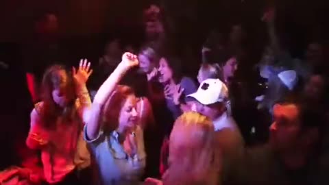 Bottoms Up - Sweet Caroline