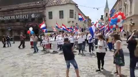 Markićkini ljudi donijeli potpise u sabor