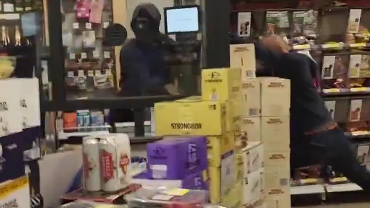 African immigrants robbed a supermarket in London.