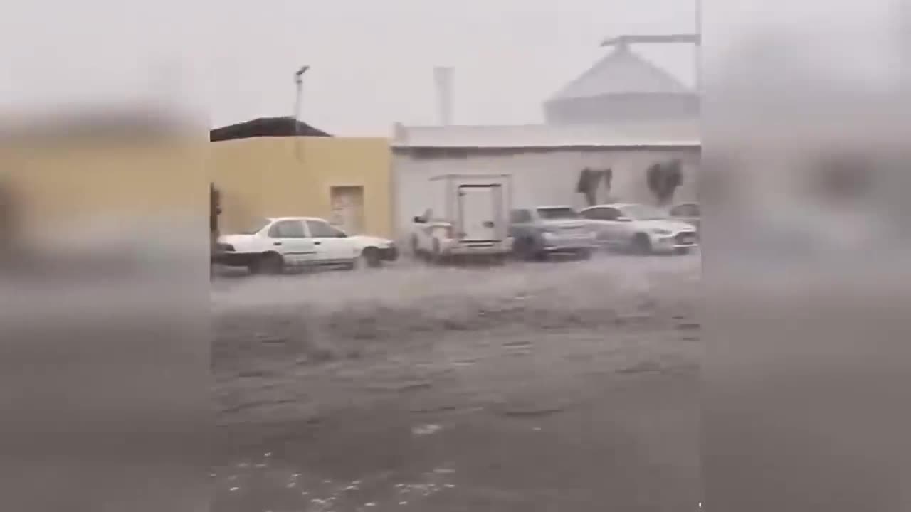 Hailstorm hits Saudi Arabia.