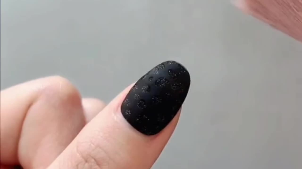 nails