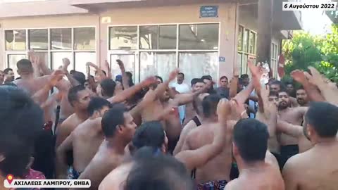 Πακιστανική & Αφγανική Ισλαμική θρησκευτική τελετή στους δρόμους της Θήβας ΑΧΙΛΛΕΩΣ ΛΑΜΠΡΟΥ, ΘΗΒΑ - 6 ΑΥΓΟΥΣΤΟΥ 2022