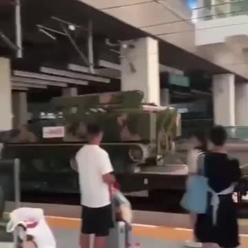 Chinese tanks moving towards Xiamen