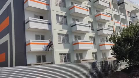 RUSSIA BUILDS AND GIVES HOMES TO MARIUPOL RESIDENTS FOR FREE!