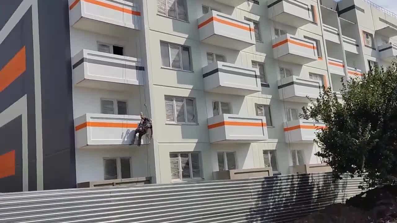 RUSSIA BUILDS AND GIVES HOMES TO MARIUPOL RESIDENTS FOR FREE!