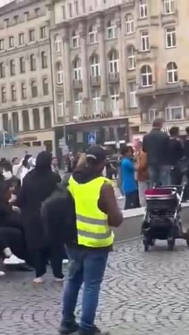 Istanbul? Nein, Frankfurt, Germanistan.