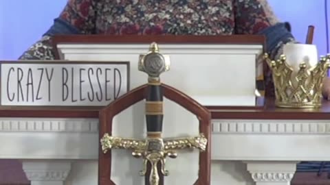 He leads and we follow. // Él lidera y nosotros seguimos.