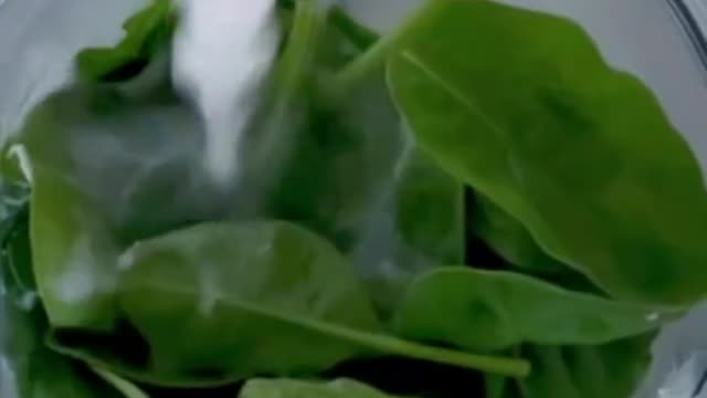It's a great way to sneak in some greens and protein at the start of the day!!