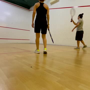 بازم تنیس تو زمین اسکواش ولی واسه تمرین خیلی خوبه