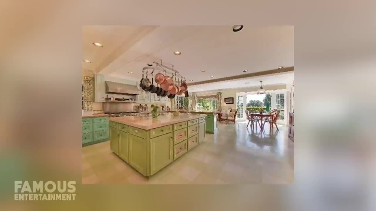 Kate Hudson | House Tour | $6 Million Pacific Palisades Mansion & More