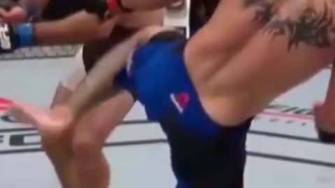 Head kick knock out by Cerrone