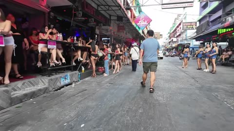 Thai fantasy. HOW TO TO FIND A LADY IN Pattaya, Soi 6. Beach Road? Nice Walk ... #103