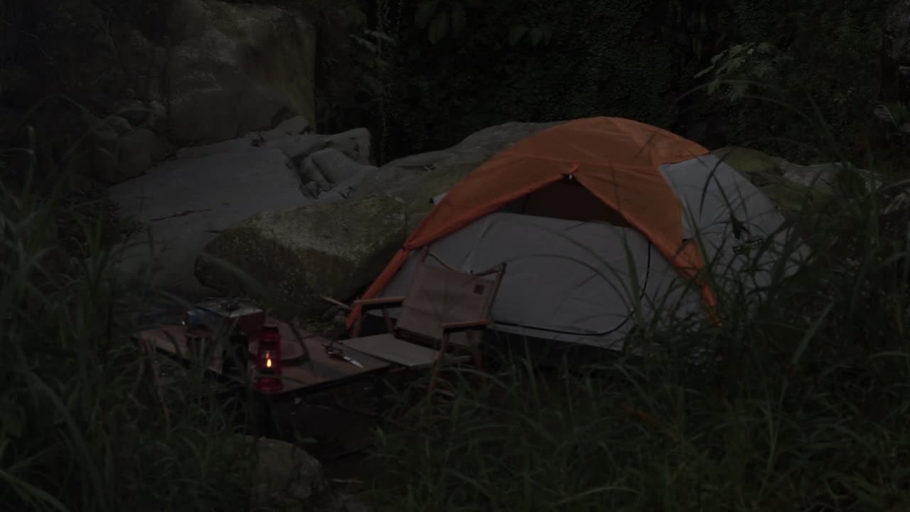 Solo Camping : Cooking and camping alone in the middle of the forest beside a river