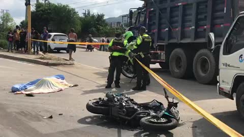 Video: Hombre perdió la vida este lunes en la vía Girón - Palenque