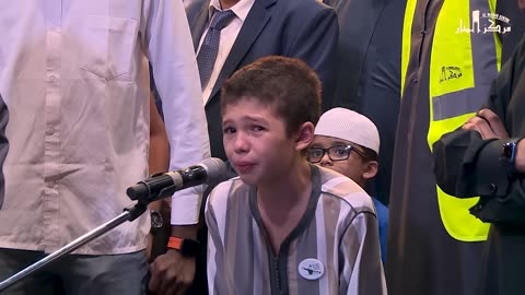 Very Emotional Young Boy cries While Speaking to Mufti Menk