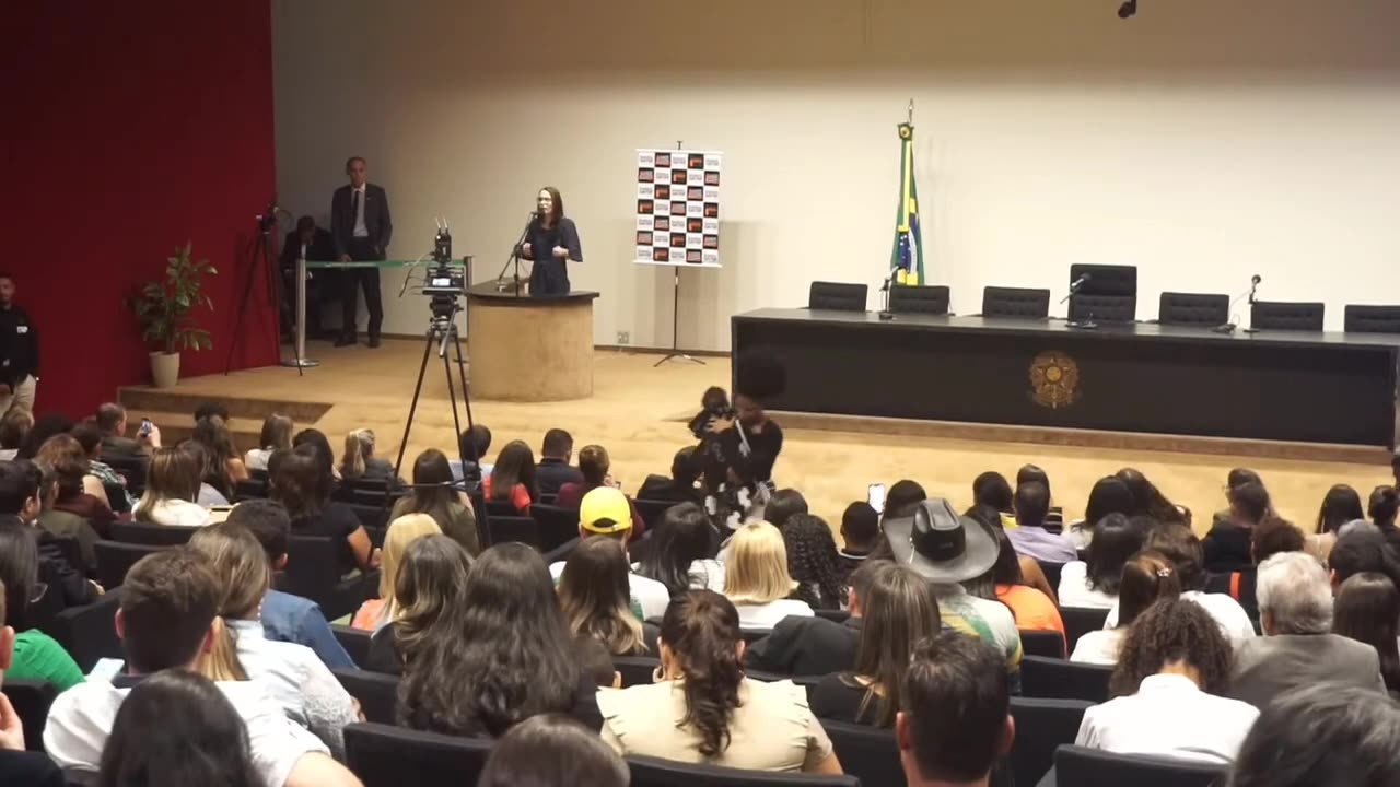 Recortes - 1° SEMINÁRIO SOBRE DOUTRINAÇÃO IDEOLÓGICA NO ENSINO pt. #2 - Depoimento Isabela Arruda