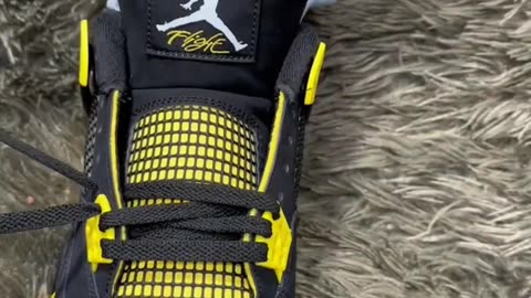 How to lace jordan 4 yellow thunder 🤩🤩🤩🤩