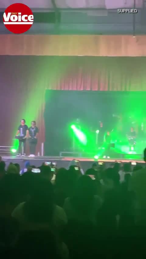 Plain fashion event a show-stopper