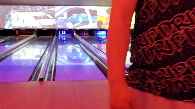 Man uses bowling ball to establish dominance