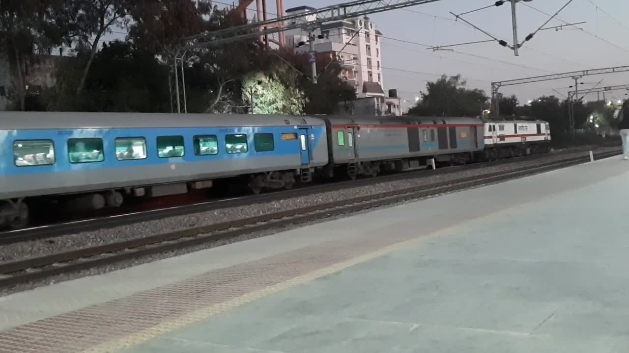 ajmer-New Delhi Shatabdi express 12016 led by WAP-7 aggressive Departure from gandhinagar