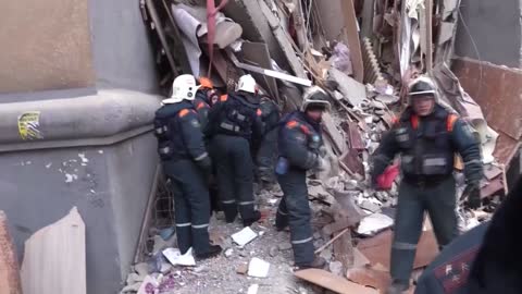 Se elevan a 14 los muertos en el derrumbe de edificio en Rusia