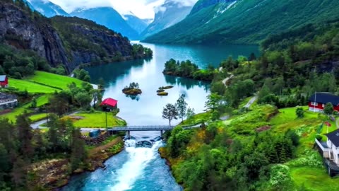 Discover the Mesmerizing Beauty of Lavinet Lake in Norway!