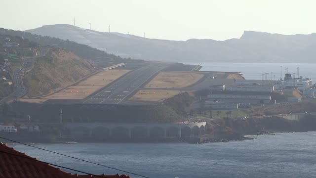 EXTREME DIFFICULT LANDING of TAP Retro A321 in Madeira Airport