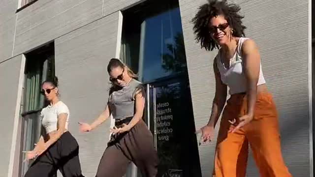 Hiii we back🕺🏼