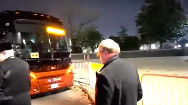 Max Blumenthal asks Ukriane delegation in DC about shelling of Donestsk