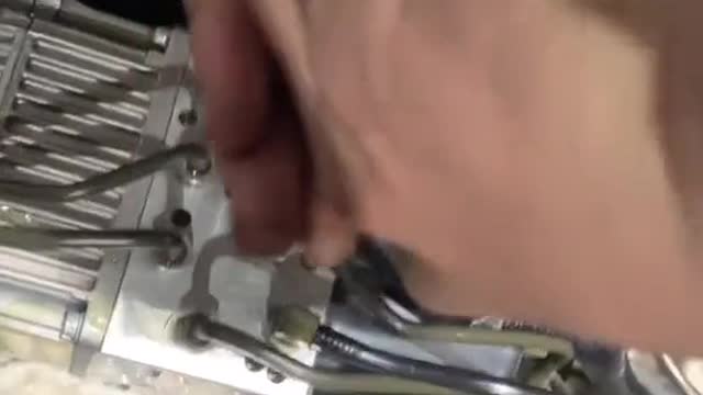 Steam protection tool for separate water pipe and oil pipe separator of screwdriver