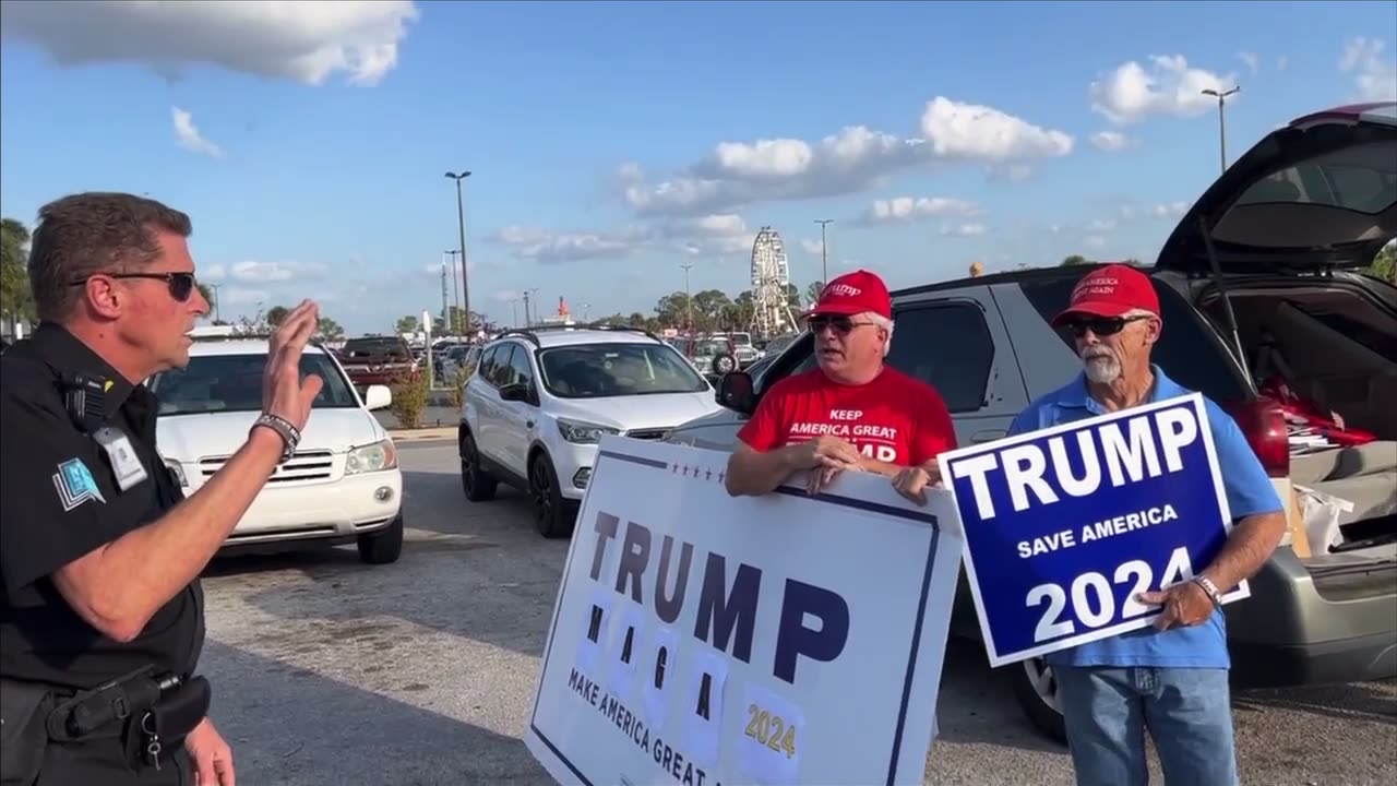 President Trump supporters kicked out of Ron DeSantis book signing for having Trump clothing