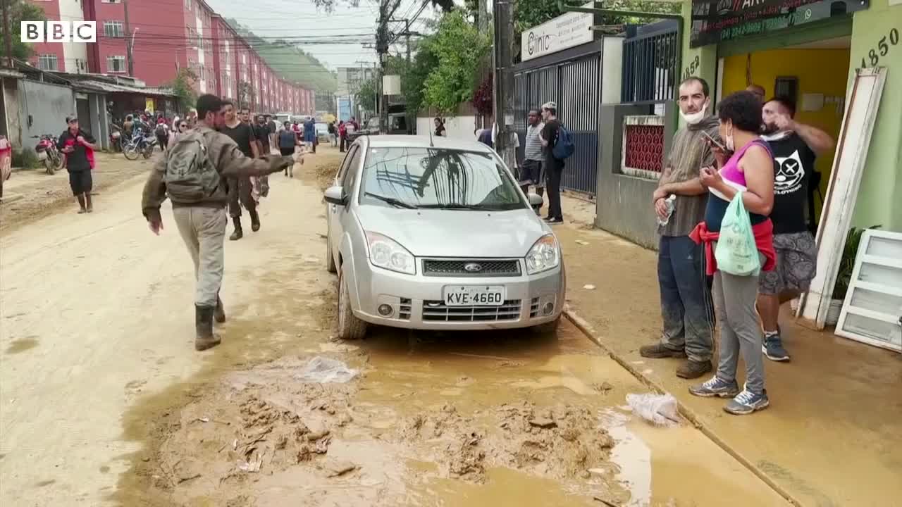 Deadly landslides wreak havoc in Petrópolis, Brazil - BBC News