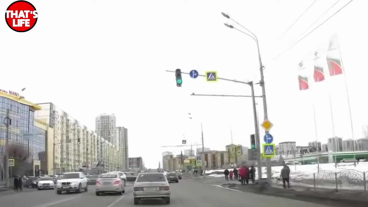 WOMEN FAIL IN TRAFFIC