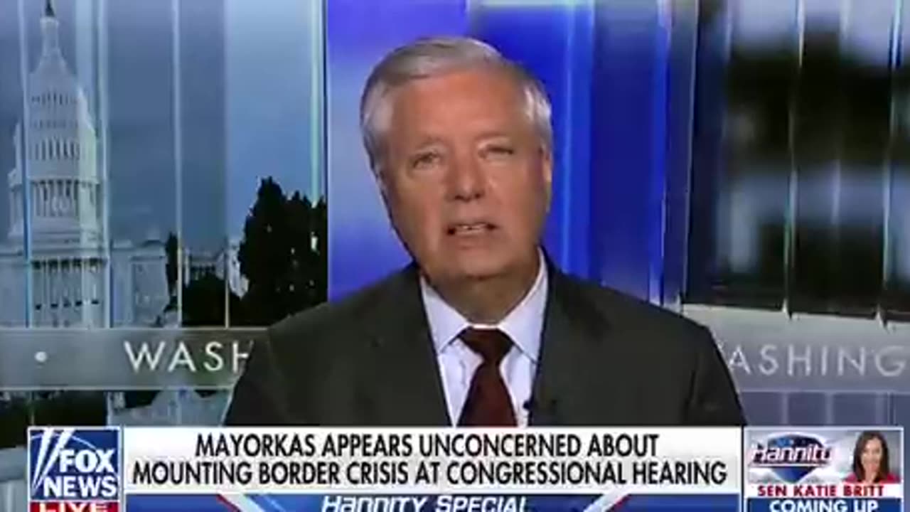 Who's Got Dirt on Lindsey? Talk About "Enjoy The Show"! 🤣