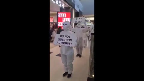 AUSTRALIAN POLICE ATTACK CHILDREN FOR NOT WEARING MASKS: PEPPER-SPRAY 12-YEAR-OLD