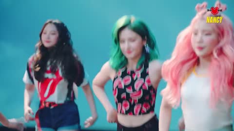 Momoland L Nancy eye contact Fancam 'BAAM'_1