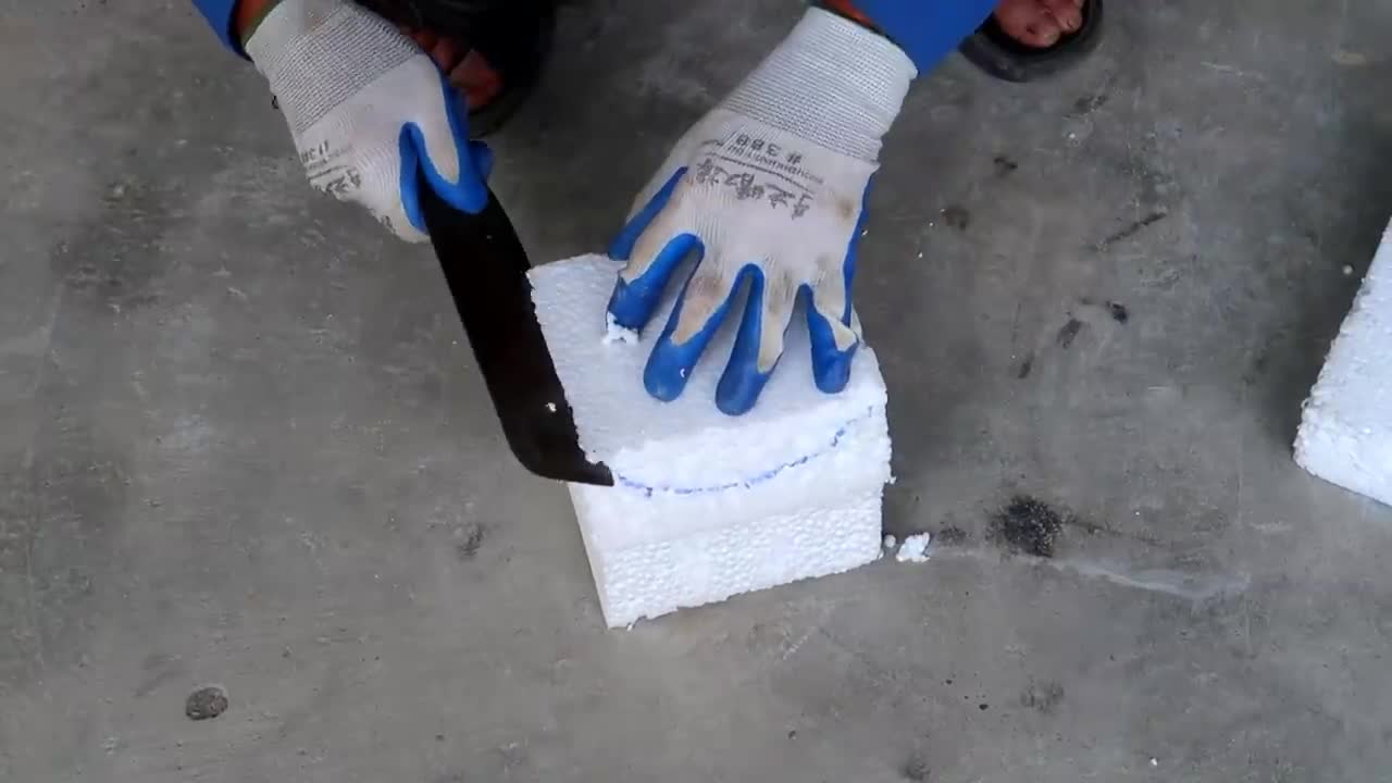 The idea of making a wood stove from an old iron box