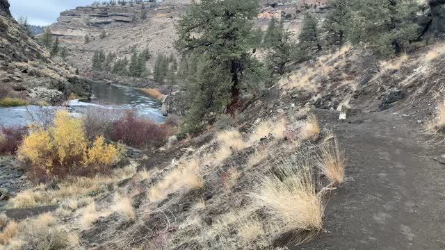 Central Oregon – Steelhead Falls – Approaching the Waterfall from Above – 4K