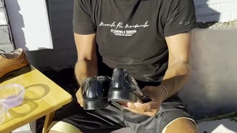 A social experiment ended with a reward for a few shoe cleaners