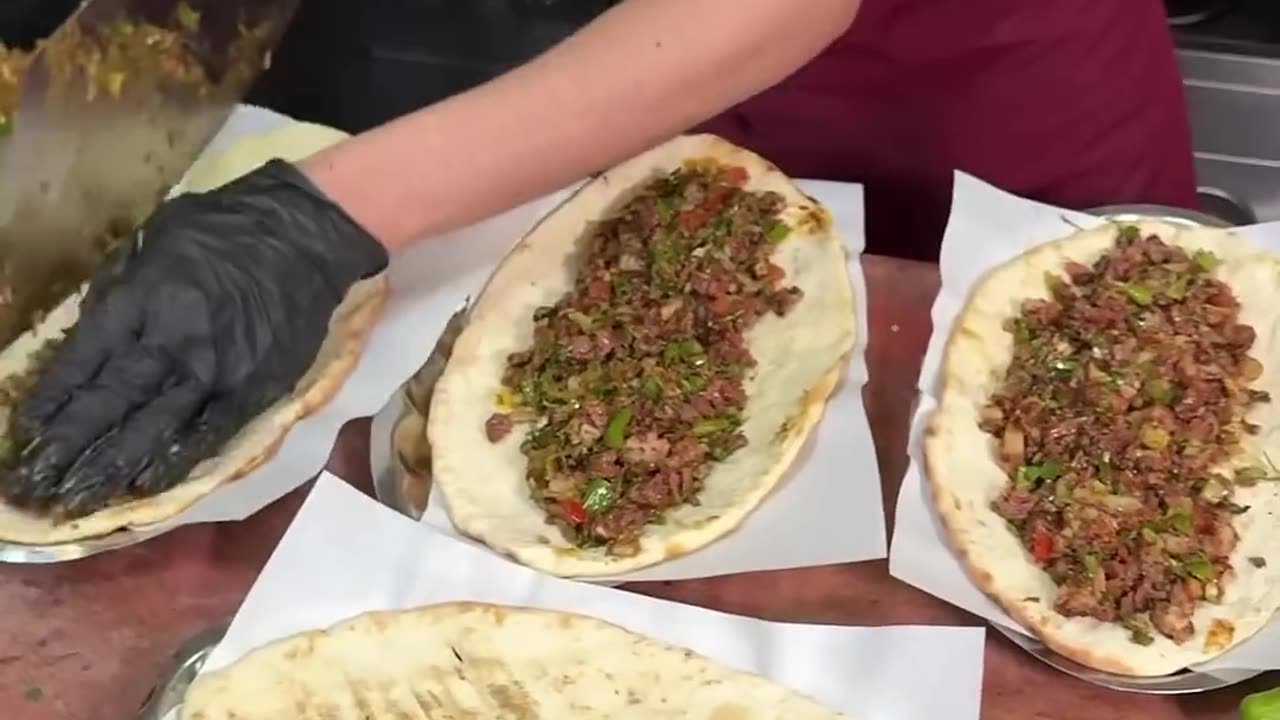 Kebapçı Muzo'dan Zırhta çekilmiş Kebap Dürüm